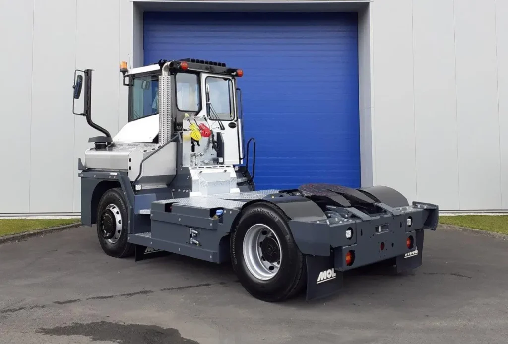 MOL RORO Tractor