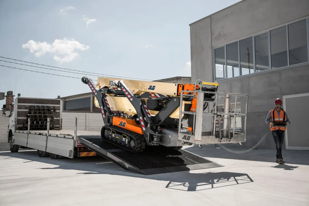 JLG Compact Crawler Boom Lifts