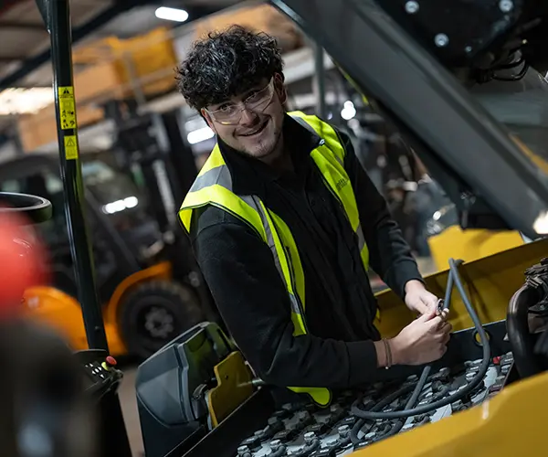 Flexible forklift service solutions