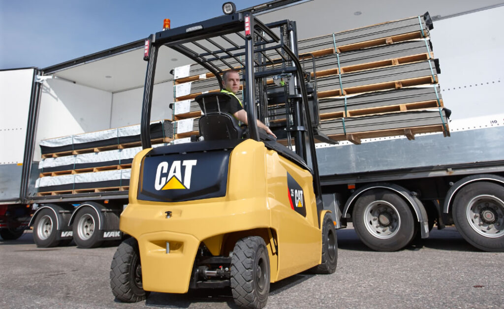 7 Ways to Save on Your Next Forklift Hire